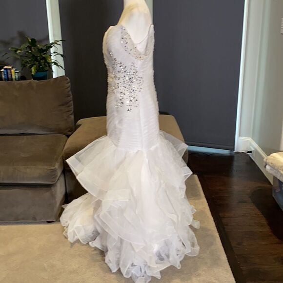 Women’s Wedding Dress with Side Design Ruffles & Corset Back Size 10 NWOT - Picture 4 of 10